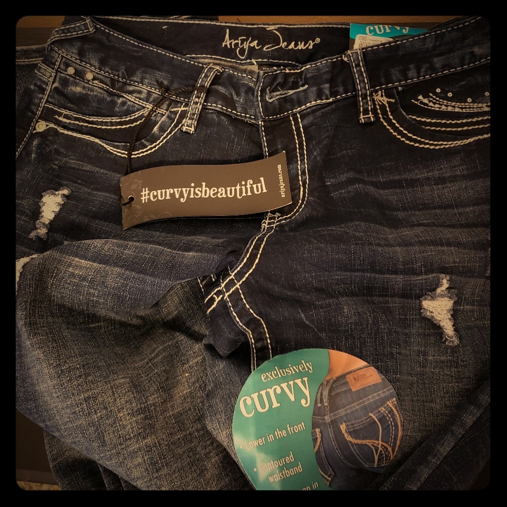 Ariya Jeans